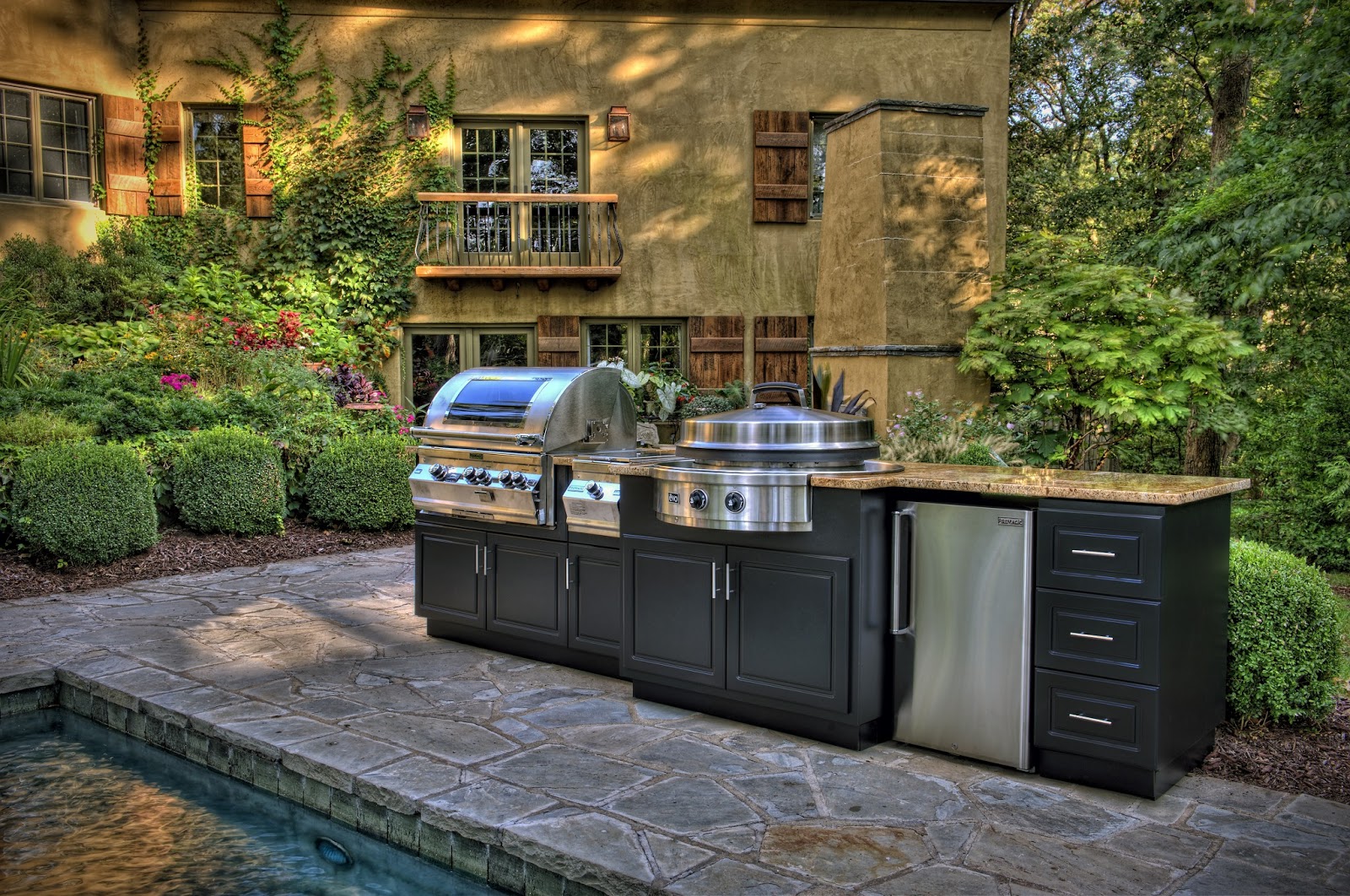 Outdoor Kitchens