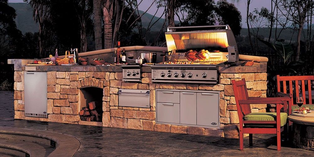 outdoor kitchen