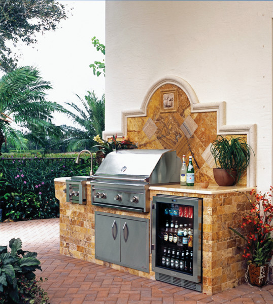 outdoor kitchen cabinet features