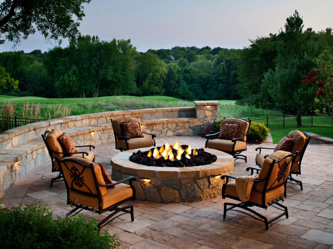 Everything A Great Backyard Fire Pit Should Have